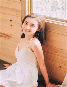 老扒抱着陈红走进卧室/淫母淫姐天天干