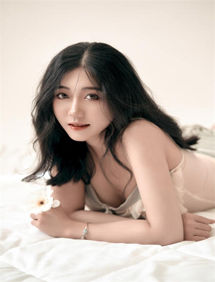 类似漂亮女人的电影_公共女人_九一麻花传剧原创mv免费观看全集高清